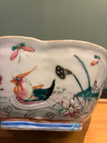 Bol polylobé en porcelaine polychrome — marque et époque Tongzhi (1862-1874)
